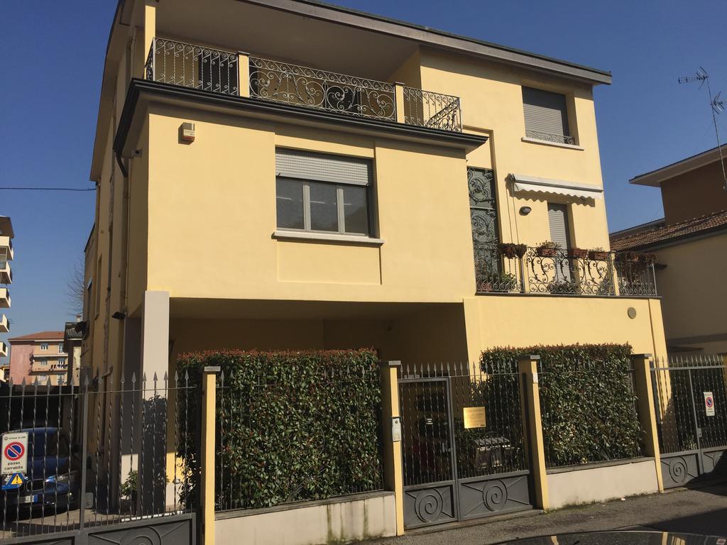 Guesthouse Flora Lodi Ngoại thất bức ảnh