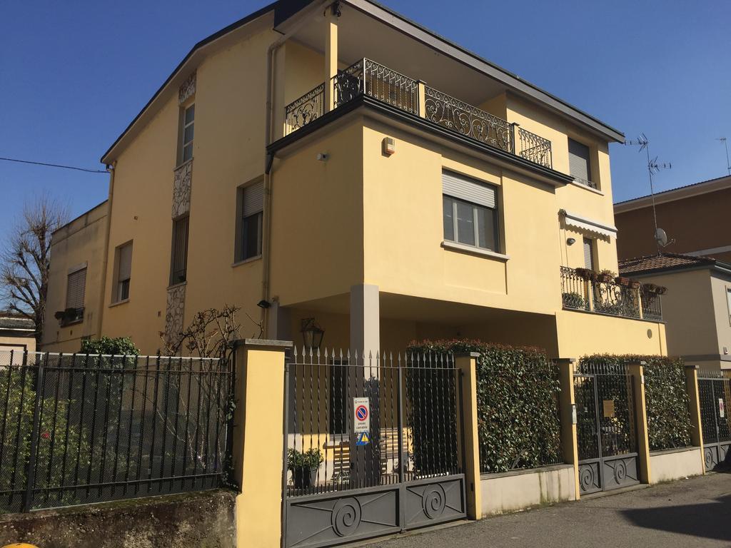 Guesthouse Flora Lodi Ngoại thất bức ảnh