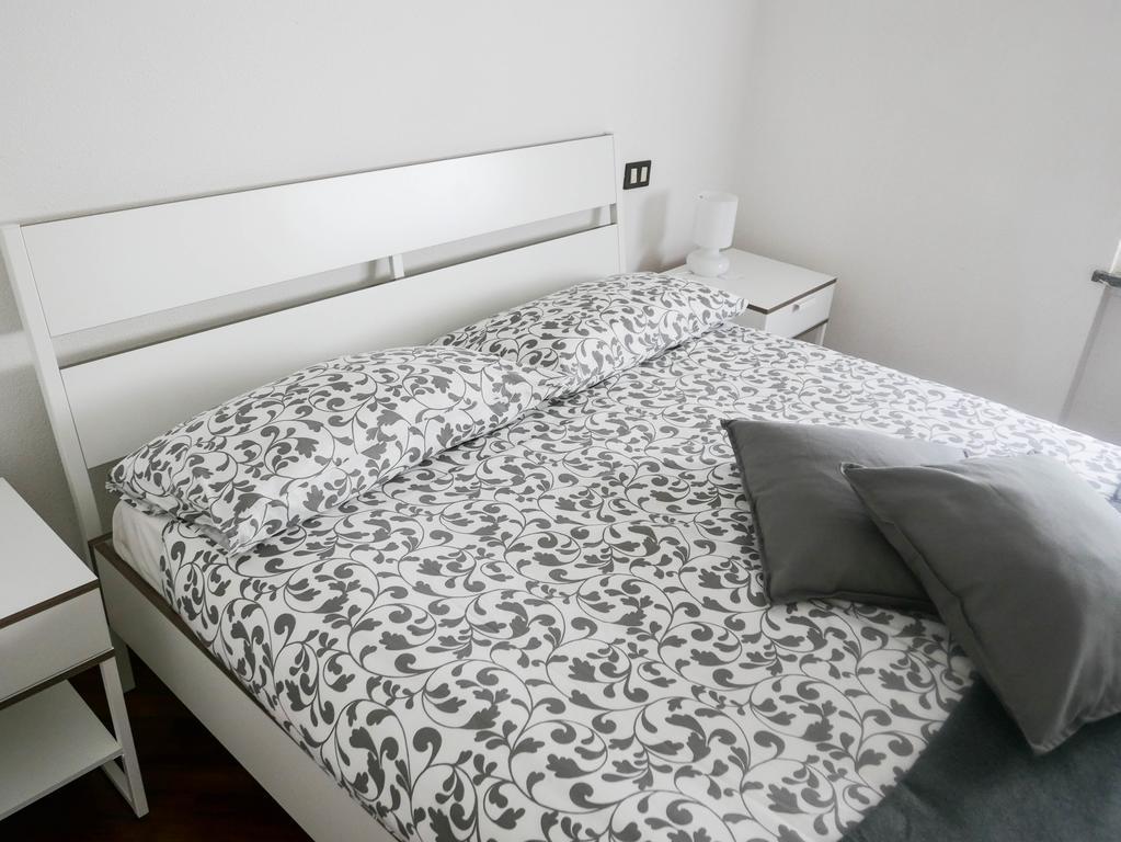 Guesthouse Flora Lodi Ngoại thất bức ảnh